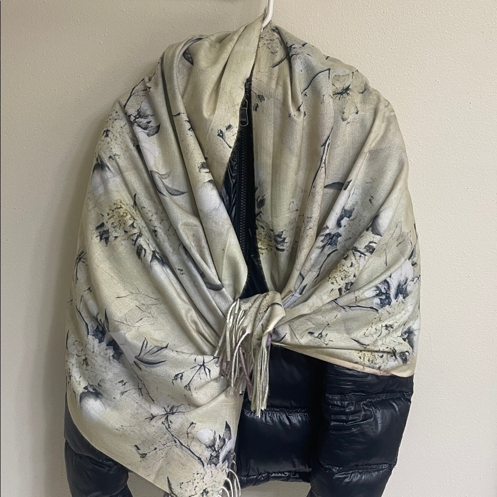 Poma elegant floral Scarf.